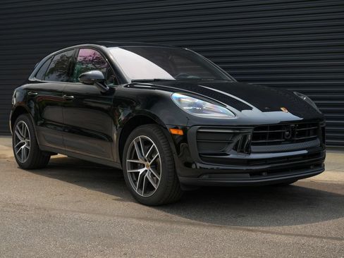 Certified 2026 Porsche Macan AWD/4WD image 39