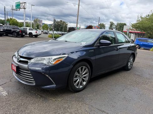 Used 2016 Toyota Camry XLE w/ Moonroof Package FWD image 4