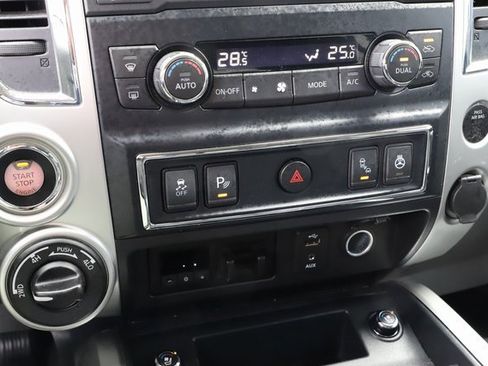 Used 2018 Nissan Titan PRO-4X image 33