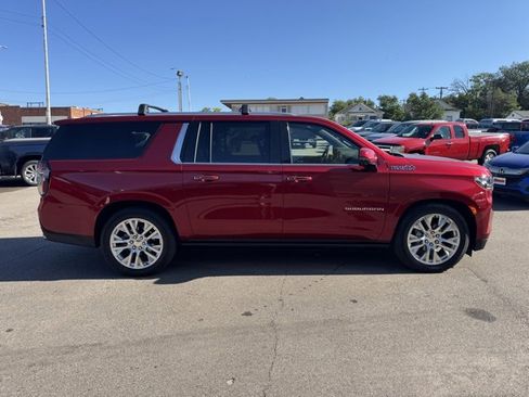Used 2024 Chevrolet Suburban High Country w/ Advanced Technology Package image 2