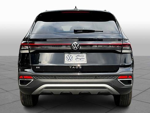 New 2025 Volkswagen Taos SE FWD image 4