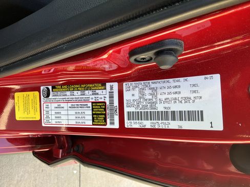 Used 2025 Toyota Tundra Limited AWD/4WD image 34