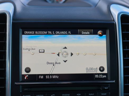 Used 2014 Porsche Cayenne Platinum Edition image 39