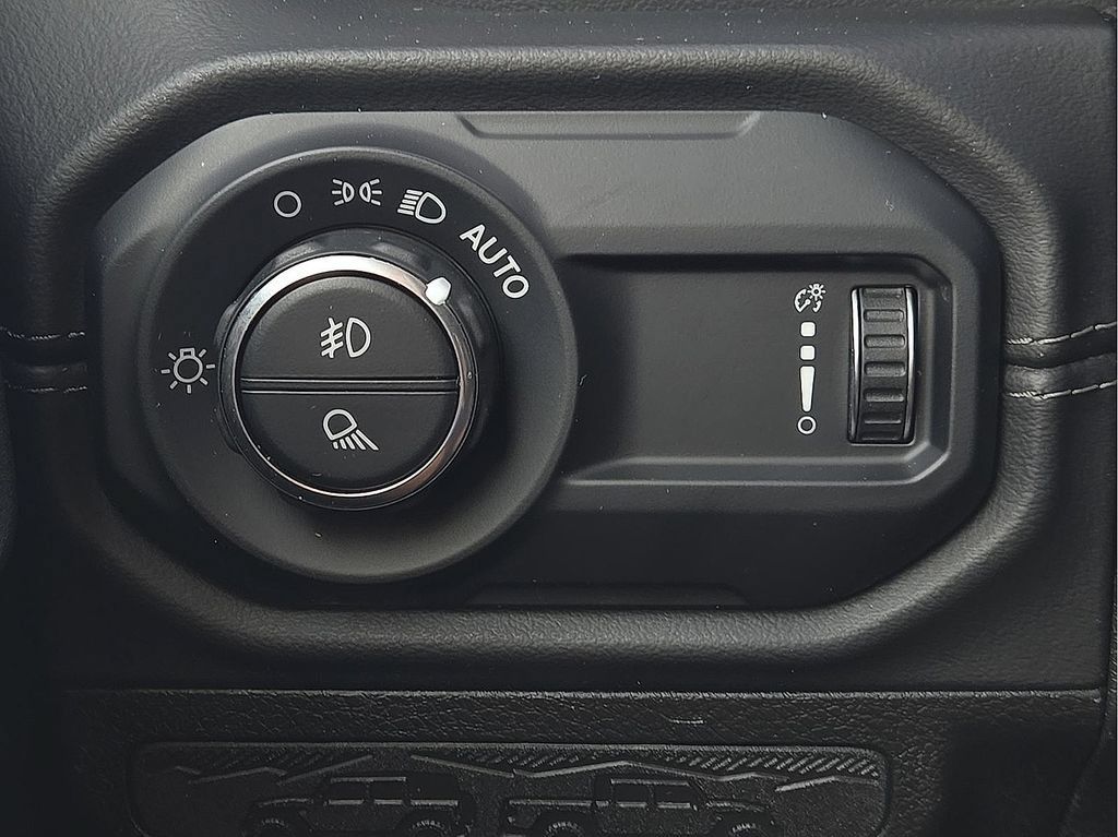 Used 2025 Jeep Gladiator Sport AWD/4WD image 34