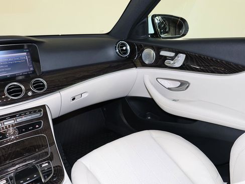 Used 2019 Mercedes-Benz E 300 E 300 image 11