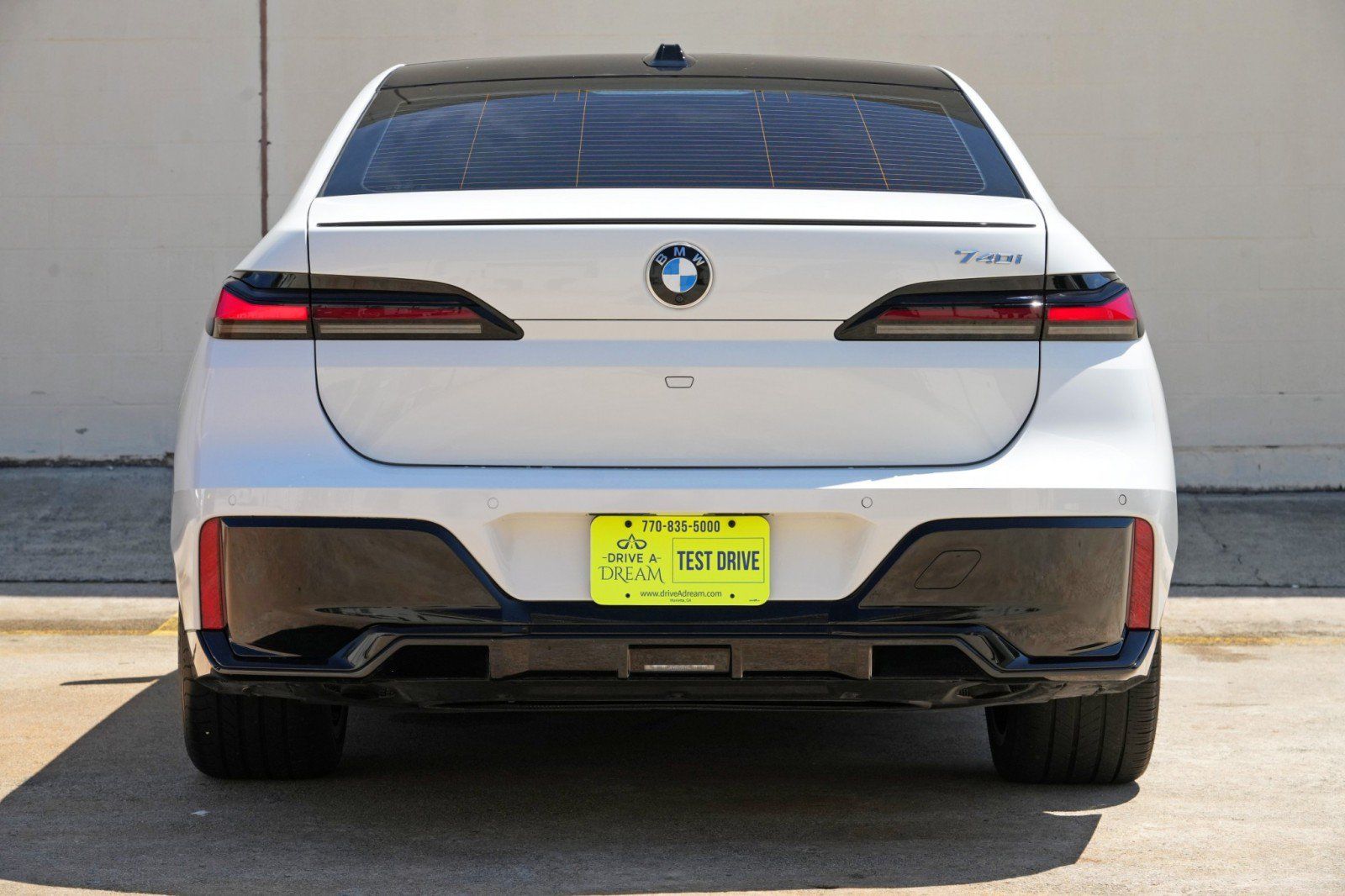 Used 2023 BMW 740i w/ Parking Assistance Package RWD image 11