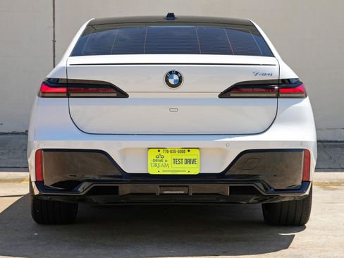 Used 2023 BMW 740i w/ Parking Assistance Package RWD image 11