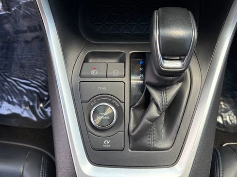 Used 2020 Toyota RAV4 XSE AWD/4WD image 19