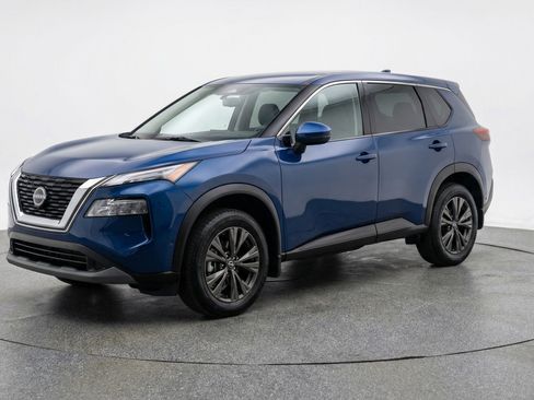 Used 2025 Nissan Rogue SV FWD image 3
