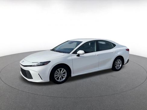 Used 2025 Toyota Camry LE image 7