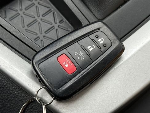 Used 2021 Toyota RAV4 XLE Premium image 37