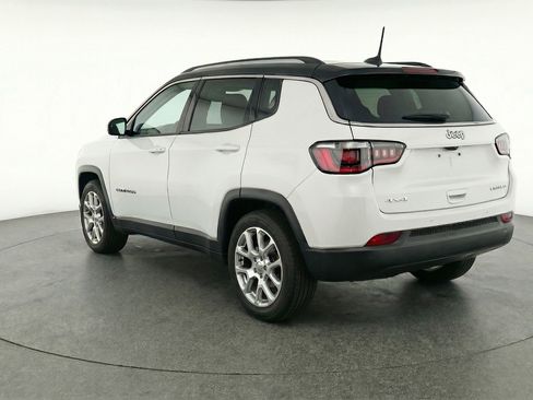 Used 2025 Jeep Compass Limited image 6