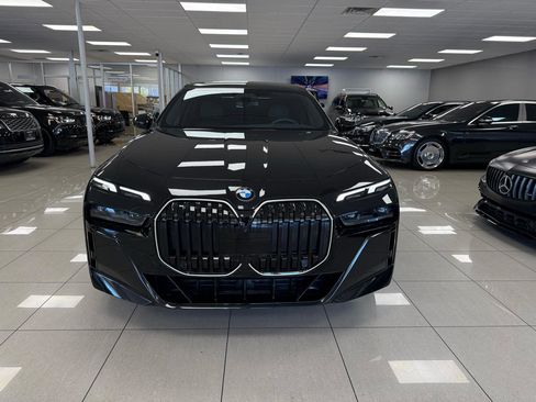 Used 2023 BMW 760i xDrive image 4