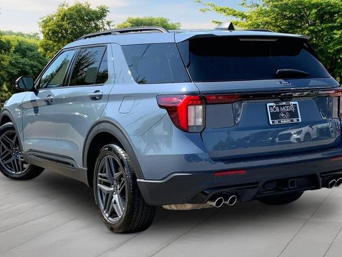 Used 2025 Ford Explorer ST AWD/4WD image 4