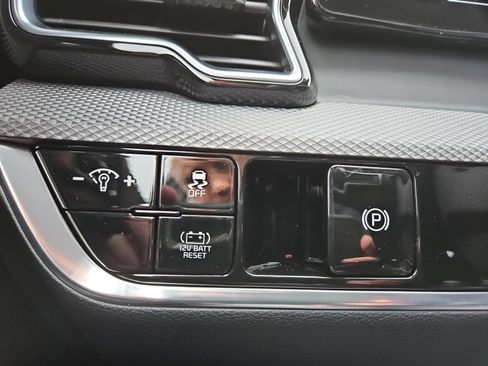 Used 2025 Kia Sportage LX image 22