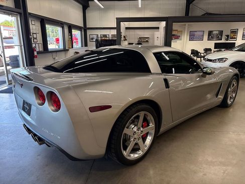 Used 2006 Chevrolet Corvette Coupe w/ Preferred Equipment Group RWD image 12