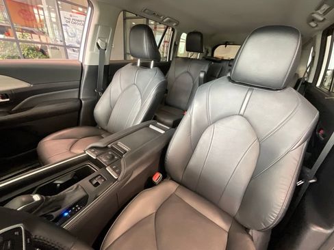 Certified 2024 Toyota Grand Highlander AWD image 10