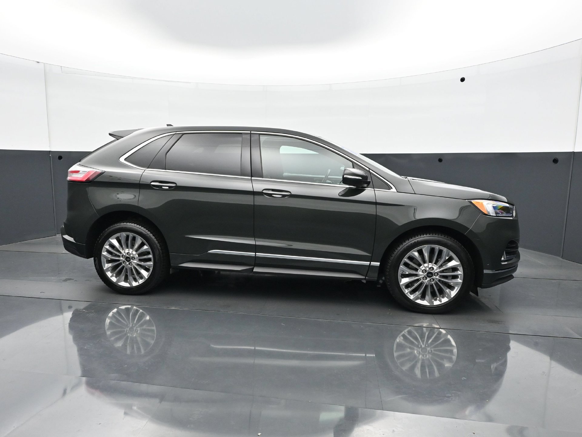 Used 2022 Ford Edge Titanium w/ Equipment Group 301A AWD/4WD image 8
