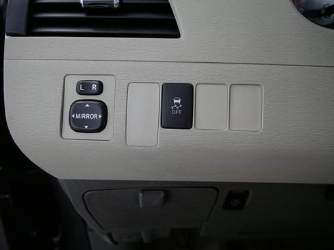 Used 2012 Toyota Sienna LE image 26