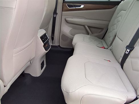 New 2026 Volkswagen Atlas SE image 15