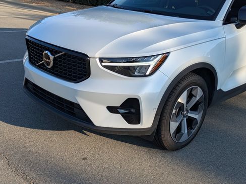 Used 2023 Volvo XC40 B4 Ultimate FWD image 10