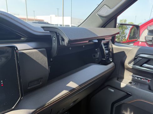 Used 2022 GMC Sierra 1500 AT4 w/ AT4 Premium Package AWD/4WD image 18
