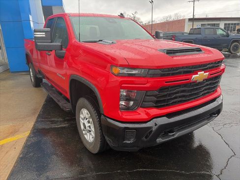 Used 2024 Chevrolet Silverado 2500 Custom w/ Custom Value Package AWD/4WD image 5