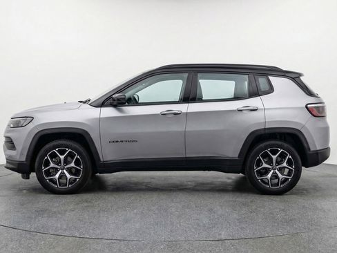 Used 2025 Jeep Compass Limited AWD/4WD image 5