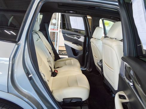 Used 2023 Cadillac XT6 Sport w/ Technology Package AWD/4WD image 10