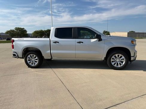 Used 2020 Chevrolet Silverado 1500 Custom w/ Custom Value Package AWD/4WD image 5