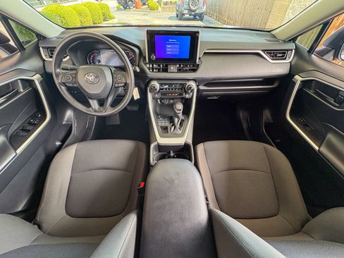 Used 2023 Toyota RAV4 LE AWD/4WD image 29