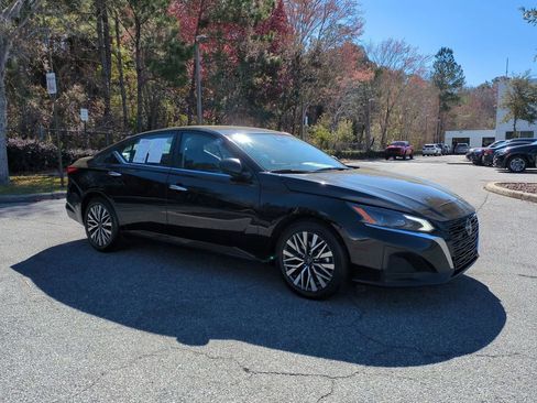 Used 2024 Nissan Altima 2.5 SV image 3