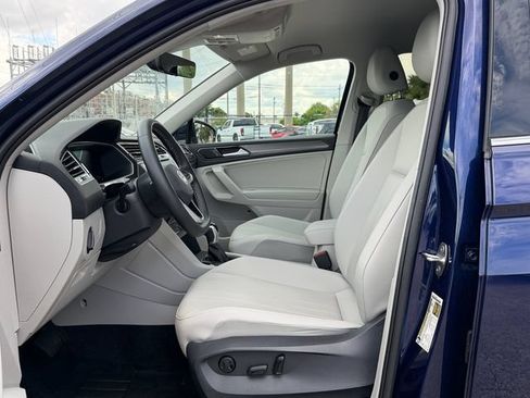 Certified 2024 Volkswagen Tiguan SE FWD image 10