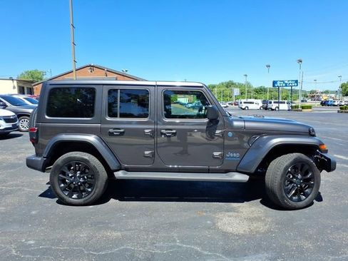 Used 2025 Jeep Wrangler Unlimited Sahara AWD/4WD image 2