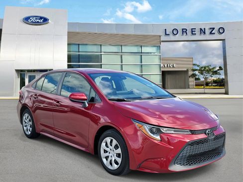 Used 2022 Toyota Corolla LE image 3