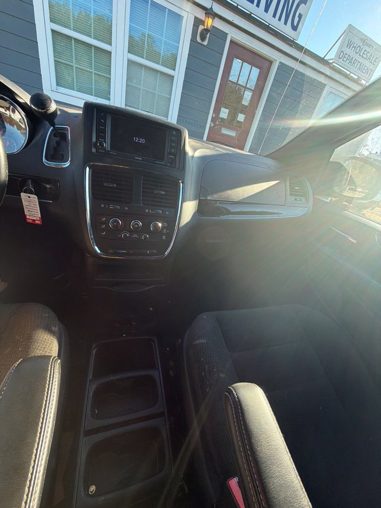 Used 2018 Dodge Grand Caravan SE FWD image 23