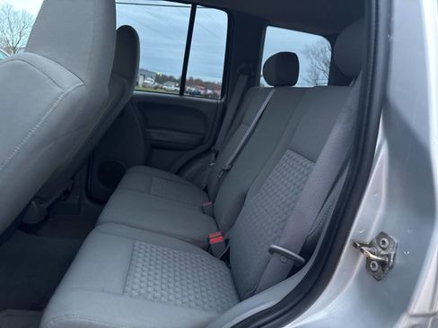 Used 2007 Jeep Liberty Sport image 18