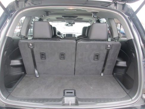 Used 2018 Honda Pilot Touring image 12