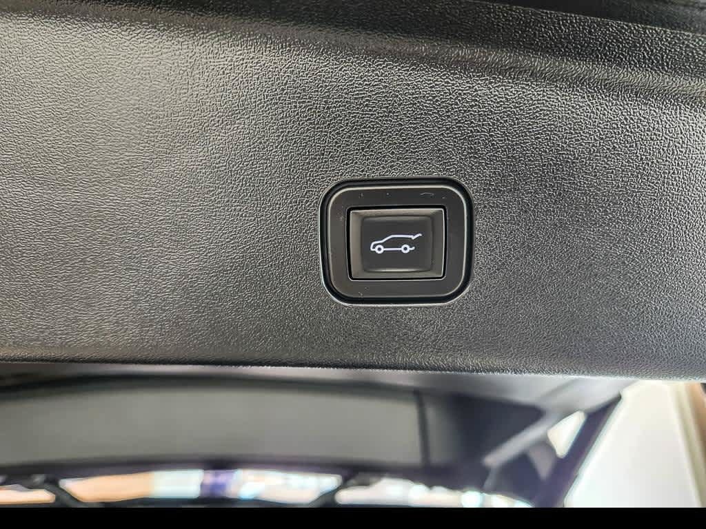 Certified 2026 Cadillac Vistiq Premium Luxury w/ LPO, Floor Liner Package AWD/4WD image 24