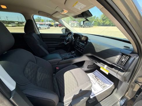 Used 2024 Nissan Pathfinder S w/ Cargo Package FWD image 19