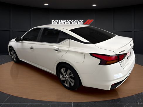 Used 2025 Nissan Altima 2.5 S FWD image 3