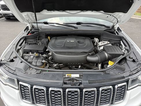 Used 2018 Jeep Grand Cherokee Laredo AWD/4WD image 36