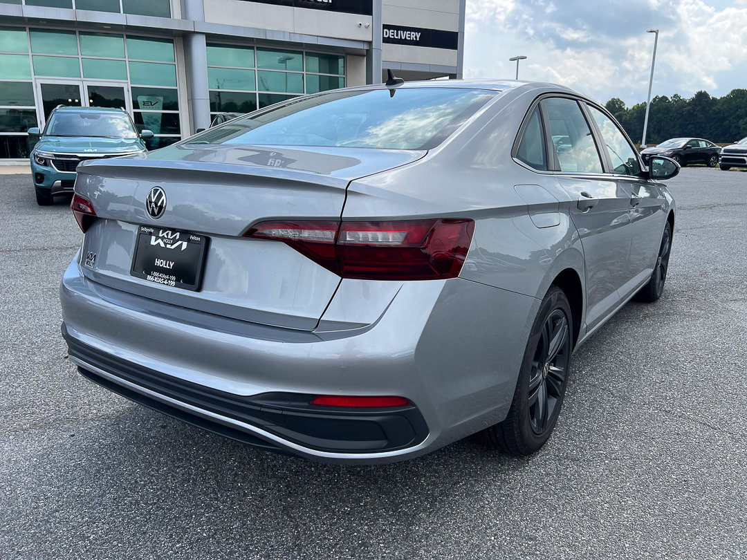 Used 2022 Volkswagen Jetta SE FWD image 5