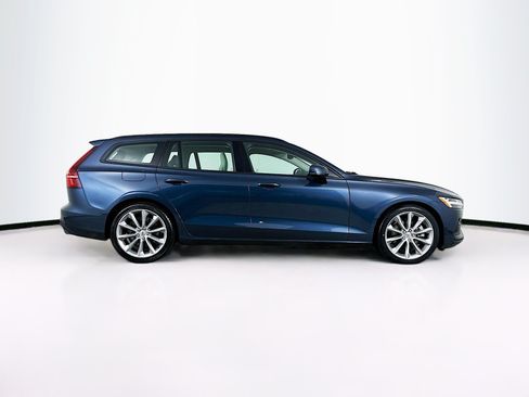 Used 2020 Volvo V60 T5 Momentum w/ Premium Package FWD image 10