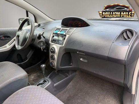 Used 2009 Toyota Yaris 2-Door Hatchback FWD image 19