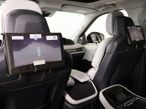 New 2026 Lincoln Navigator Black Label AWD/4WD image 17
