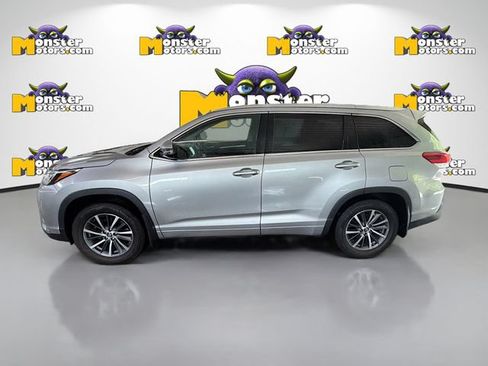 Used 2017 Toyota Highlander XLE AWD/4WD image 7