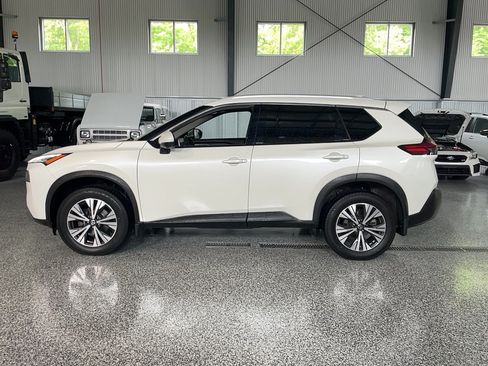 Used 2021 Nissan Rogue SV w/ Premium Package AWD/4WD image 4