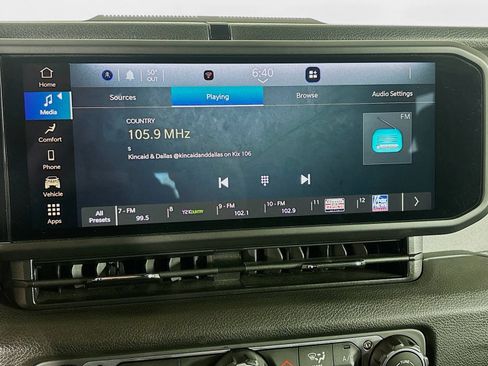 Used 2025 Jeep Gladiator Sport AWD/4WD image 19