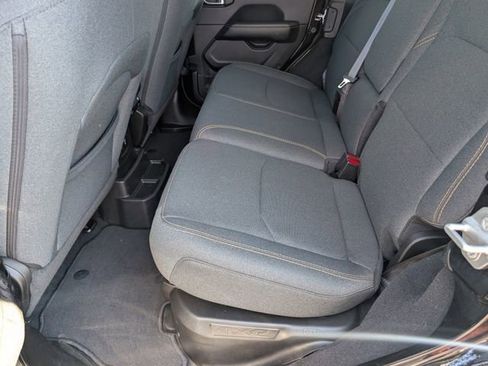 Used 2025 Jeep Wrangler Unlimited Sahara image 27